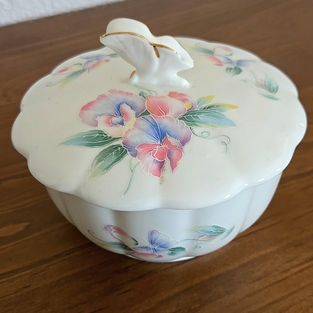 Aynsley Bone China Butterfly Lidded Bowl